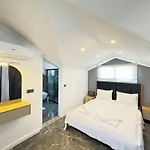 Villa Via Life-1 *